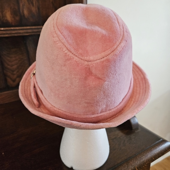 Pink Fedora hat cute heart accent. - Picture 9 of 11